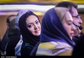 نیکی کریمی بازیگر و تهیه‌کننده در نشست خبری فیلم آذر - سی و پنجمین جشنواره فیلم فجر