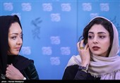 هستی مهدوی‌فر بازیگر و نیکی کریمی بازیگر و تهیه‌کننده در نشست خبری فیلم آذر - سی و پنجمین جشنواره فیلم فجر