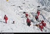 عملیات جستجوی مفقودشدگان در برف در ارتفاعات جیرفت ‌متوقف شد‌