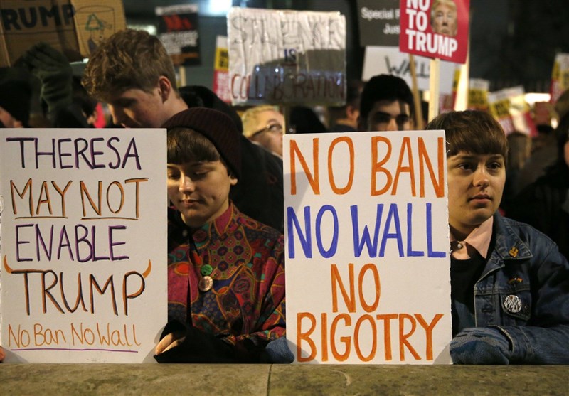 Thousands Protest in London against Trump&apos;s Refugee Ban