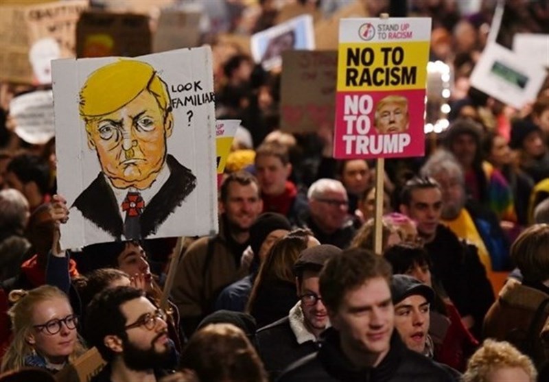 تظاهرات هزاران نفر از معترضان در لندن در مخالفت با سیاست مهاجرتی ترامپ