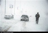 بارش برف در جاده‌های استان قزوین ادامه دارد