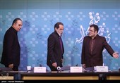 ورود سعید سهیلی کارگردان و حمید فرخ‌نژاد بازیگر به نشست خبری فیلم گشت 2 - سی و پنجمین جشنواره فیلم فجر