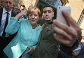 جوان سوریه‌ای که با صدراعظم آلمان سلفی گرفت فیس‌بوک را به دادگاه کشاند