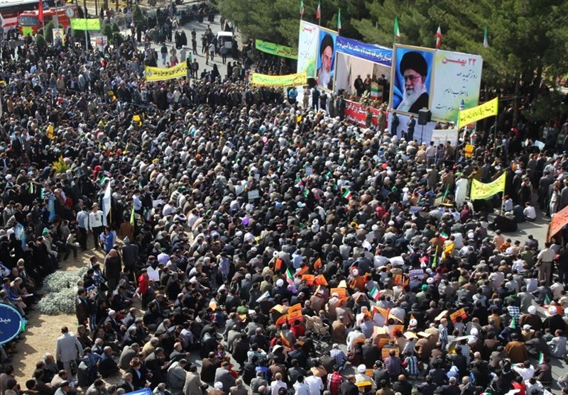 آغاز راهپیمایی مردم &quot;سرزمین آفتاب، زادگاه امام روح الله (ره)&quot; در جشن پیروزی انقلاب