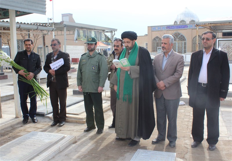 مسئولان کاشانی به مقام شامخ شهدای انقلاب اسلامی کاشان ادای احترام کردند