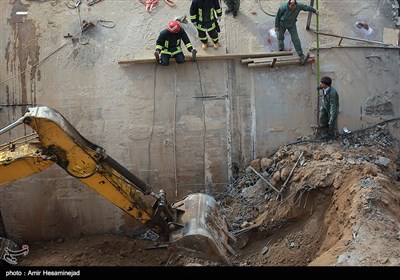 ریزش خروجی تونل مترو میدان ولی‌عصر قم