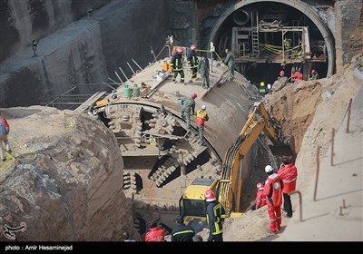 ریزش خروجی تونل مترو میدان ولی‌عصر قم