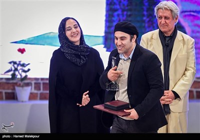 اهدای سیمرغ بلورین بهترین بازیگر نقش اول مرد سی‌وپنجمین جشنواره فیلم فجر به محسن تنابنده برای فیلم فِراری