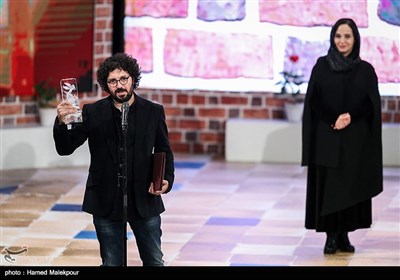 اهدای سیمرغ بلورین بهترین فیلمبرداری سی‌وپنجمین جشنواره فیلم فجر به هومن بهمنش برای فیلم تابستان داغ