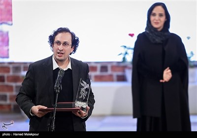 اهدای سیمرغ بلورین بهترین تدوین سی‌وپنجمین جشنواره فیلم فجر به سهراب خسروی برای فیلم تابستان داغ