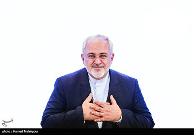 محمدجواد ظریف وزیر امور خارجه در مراسم اختتامیه سی‌وپنجمین جشنواره فیلم فجر