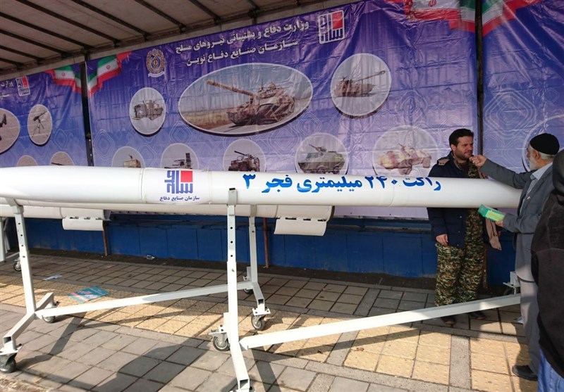 نمایش راکت‌های فجر در مسیر راهپیمایی 22 بهمن+ تصاویر