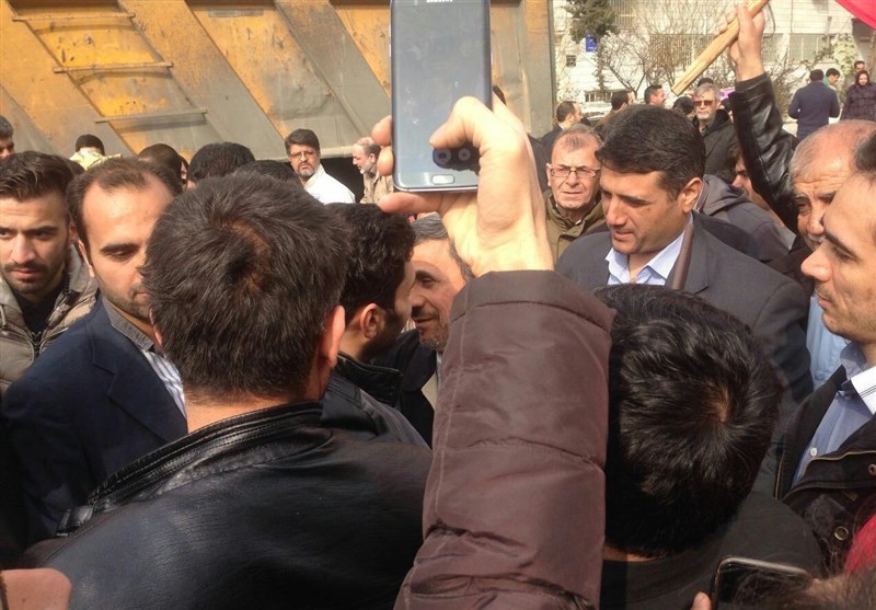 احمدی‌نژاد در راهپیمایی 22 بهمن حضور یافت