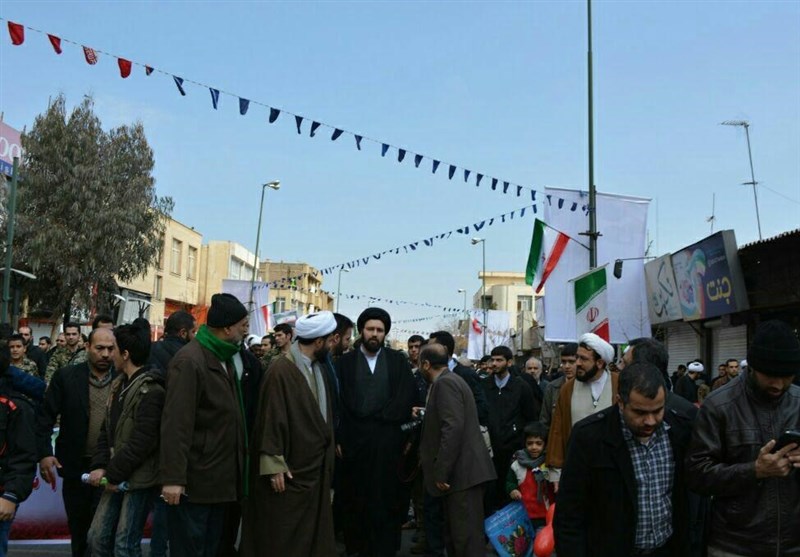 حضور حجت‌الاسلام سیدعلی خمینی در راهپیمایی 22 بهمن شهر قم+تصاویر