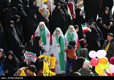 راهپیمایی 22 بهمن در شهرکرد و جزیره خارک