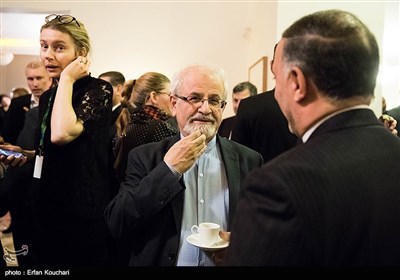 حضور محمدکاظم سجادپور رییس مرکز آموزش و پژوهش‌های بین‌المللی وزارت امور خارجه در مراسم امضای قراردادهای تجاری میان ایران و سوئد