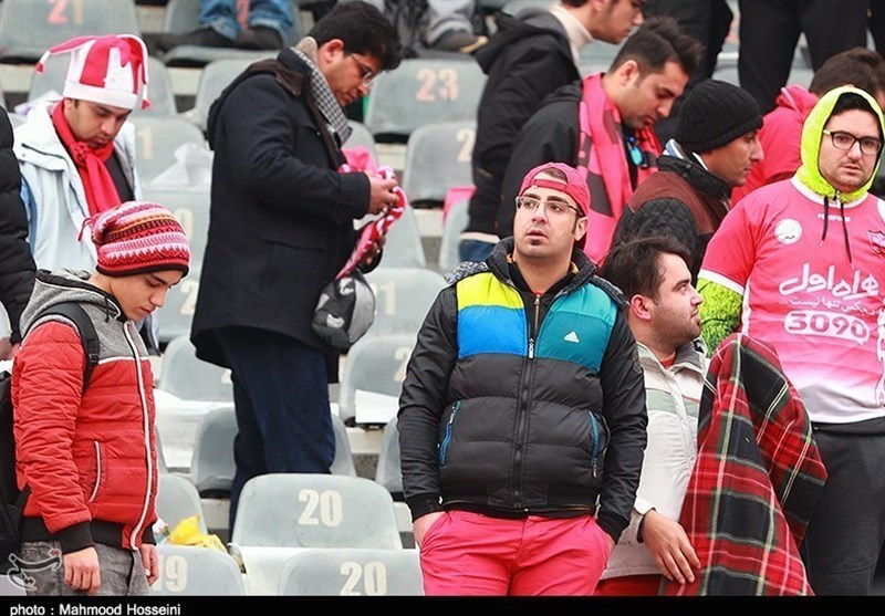 حضور هواداران پرسپولیس در ورزشگاه/ چادرنشینی برای حضور در جشن قهرمانی + تصاویر