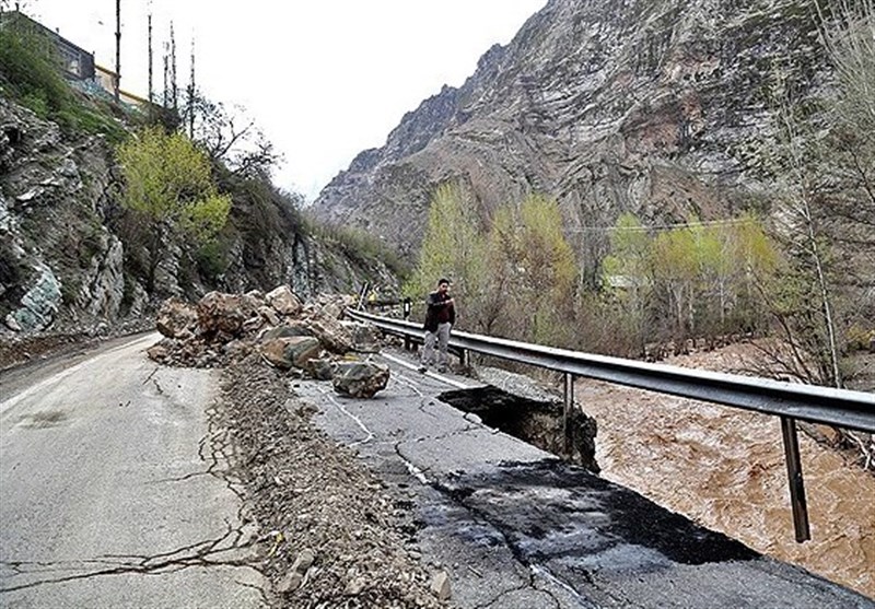 راه‌های روستایی مسدود شده بر اثر بارش باران و رانش زمین در گیلان بازگشایی شد