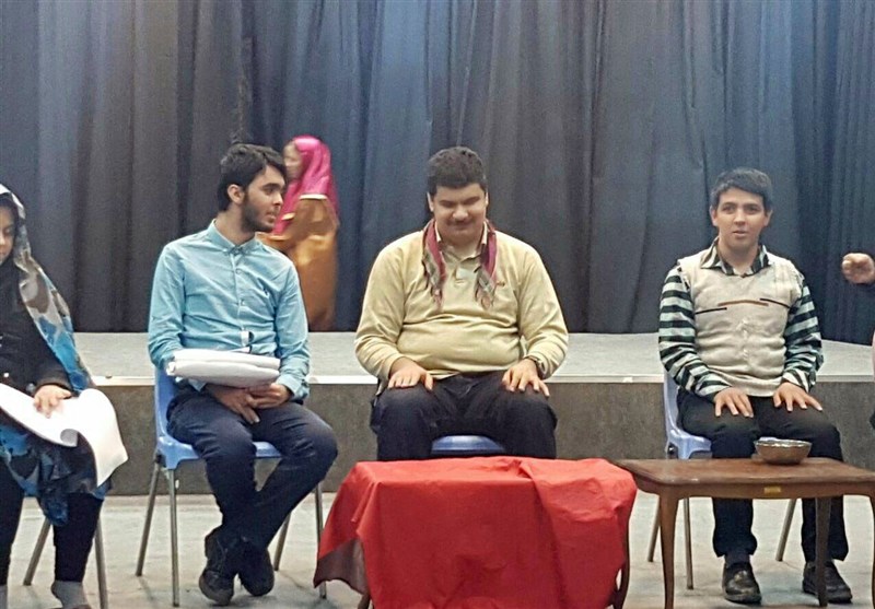 نابینایان آذربایجان‌شرقی برای نخستین‌بار روی صحنه تئاتر می‌روند