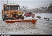 برف راه ارتباطی 150 روستای اهر و هوراند را مسدود کرد