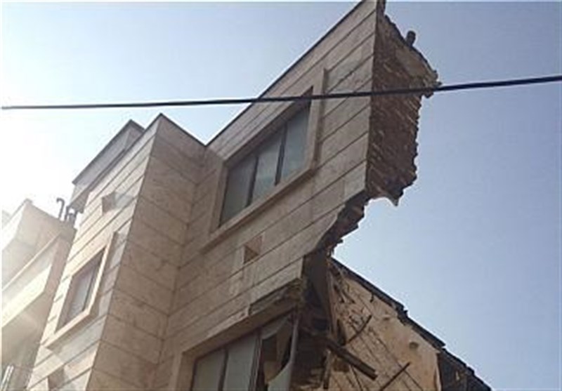ساختمان‌های 8 طبقه ناایمن تهران شناسایی شدند/ ریزش نمای برخی ساختمان‌ها با تردد عابران