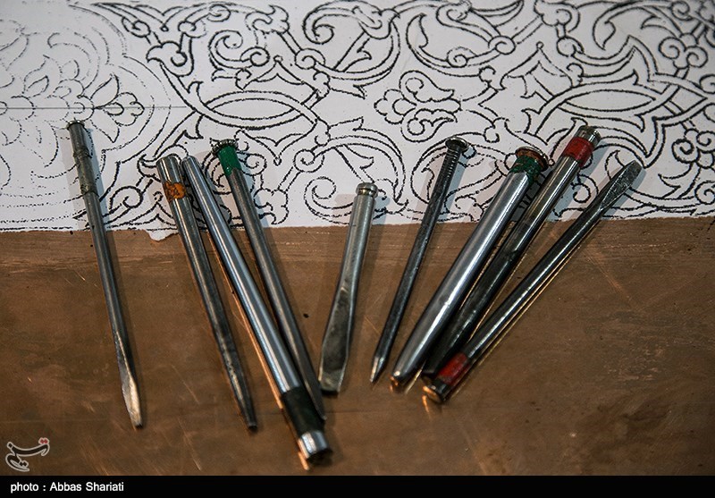 نخستین نمایشگاه و کارگاه تخصصی قلم‌زنی در اردبیل گشایش یافت