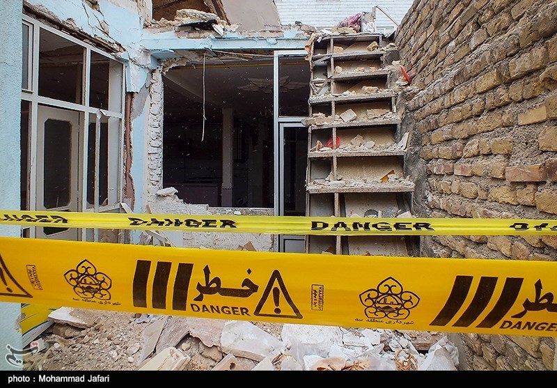 آواربرداری 3 ساختمان تخریب شده براثر انفجار در غرب تهران ادامه دارد / خارج کردن 7 نفر از زیر آوار