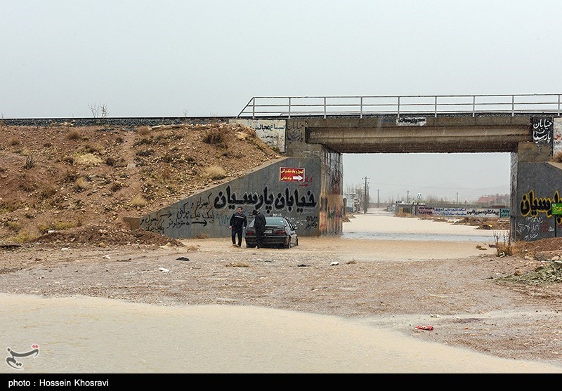 بارش شدید باران در مرکز استان و قطع برق مناطقی از ساری‌