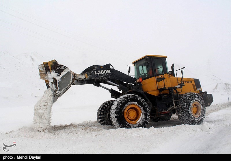 35 میلیون متر مکعب برف از جاده‌های استان گیلان جمع‌آوری شد