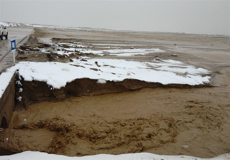 سد خاکی روستای ریزه تایباد ریزش کرد/ 51 خانوار روستای حسینی شهرستان تخلیه شد