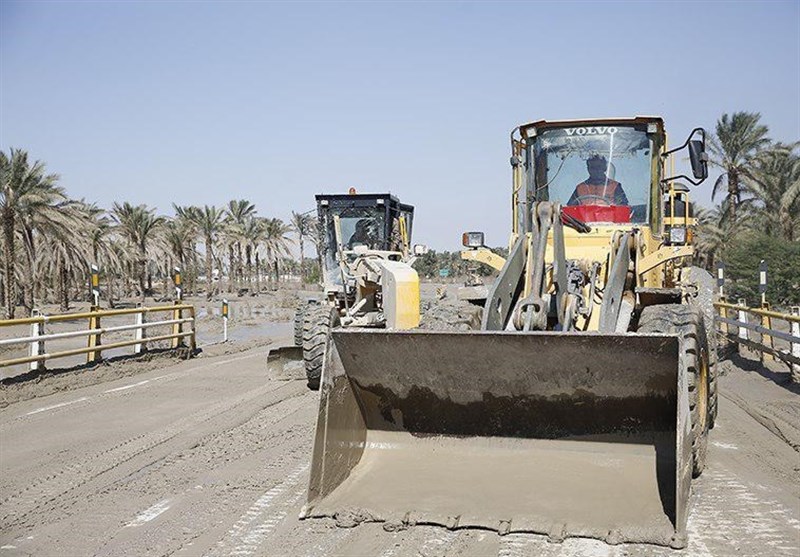 53 تیم راهداری برای بازگشایی مسیرهای مسدود شده استان بوشهر اعزام شدند