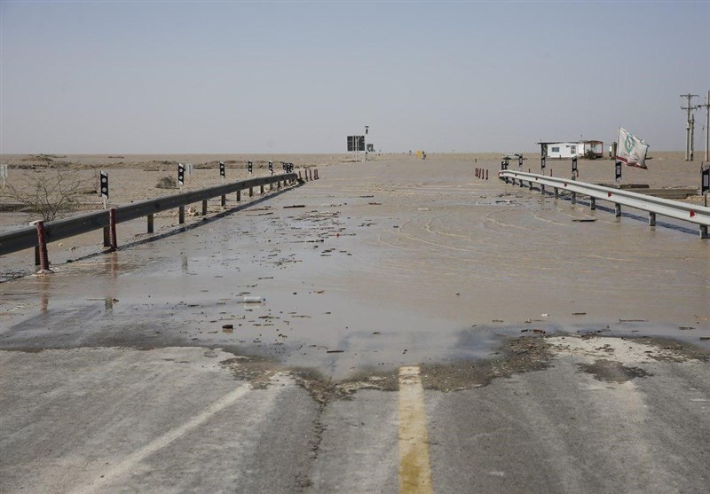 محور ساحلی دیر به بوشهر و بالعکس مسدود شد
