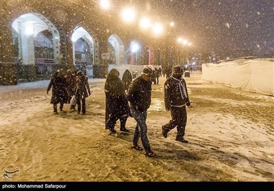 ایران کے مقدس شہر مشہد میں برفباری کے مناظر