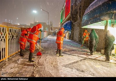 ایران کے مقدس شہر مشہد میں برفباری کے مناظر