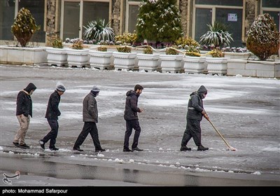 ایران کے مقدس شہر مشہد میں برفباری کے مناظر