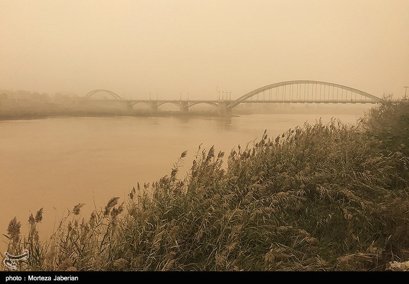دوباره خاک آسمان استان خوزستان را تسخیر کرد/ کاهش دید و افزایش مراجعه به مراکز درمانی در شهرها