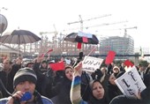 شعارهای مردم مقابل مجلس در حمایت از استیضاح آخوندی + صوت