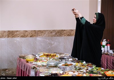 جشنواره غذای سالم در مدرسه شاهد امام حسین (ع) منطقه 14 شهر تهران 