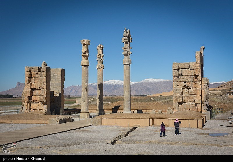 کشف ستون تاریخی دوره ساسانی در منزل یک مرودشتی/ ستون به موزه تخت جمشید منتقل شد
