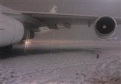 11 ساعت حبس در طیاره فرودگاه یخ زده