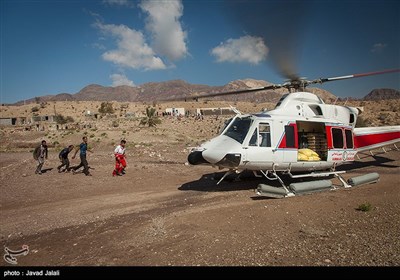 IRCS Workers Provide Humanitarian Aid for Flood-Hit Areas in Southern Iran