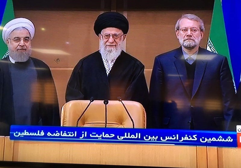 حضور الإمام الخامنئی الى قاعة اجتماعات مؤتمر طهران الدولی السادس لدعم الإنتفاضة الفلسطینیة