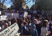 تجمع هزاران نفری در «واشنگتن» / معترضان آمریکایی : «ترامپ» متقلب استیضاح باید گردد + تصاویر