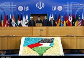 ادای احترام امام خامنه‌ای به یادمان شهدای انتفاضه فلسطین