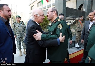 مشیر خارجہ سرتاج عزیز کا ایران میں پرجوش استقبال