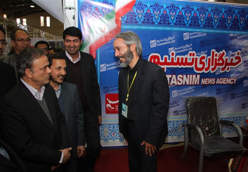 استاندار کرمان از غرفه تسنیم در نمایشگاه مطبوعات استان کرمان بازدید کرد