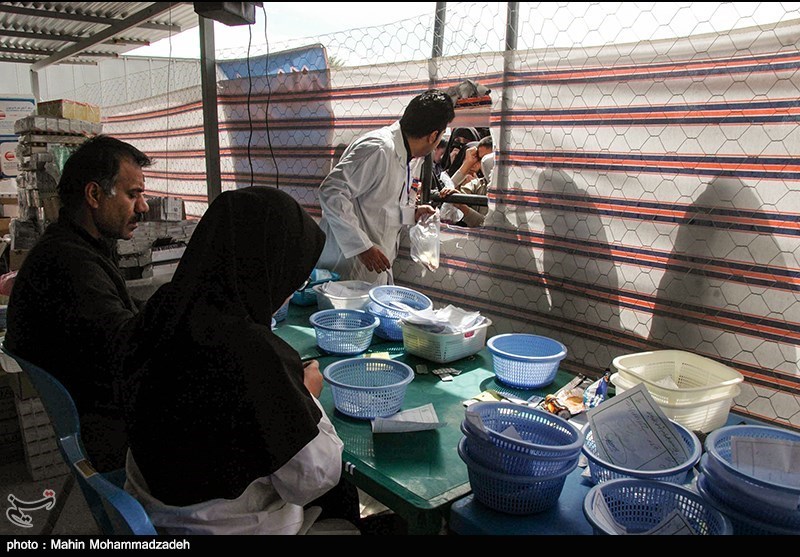 زلزله کرمانشاه|توزیع داروهای بیماران صعب الاعلاج بین زلزله‌زدگان توسط ارتش