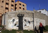 بنکسی بر دیوارهای غزه با موضوع انتفاضه+تصویر