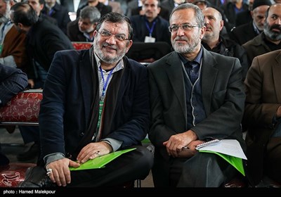 منصور کبکانیان و عبدالحسین روح‌الامینی در نخستین مجمع ملّی جبهه مردمی نیروهای انقلاب اسلامی